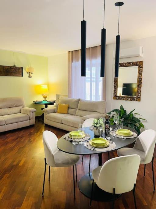 Re Gallo Luxury Apartment Plebiscito In Via Chiaia نابولي المظهر الخارجي الصورة