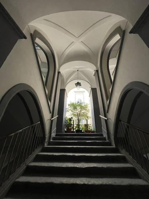 Re Gallo Luxury Apartment Plebiscito In Via Chiaia نابولي المظهر الخارجي الصورة