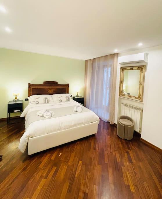 Re Gallo Luxury Apartment Plebiscito In Via Chiaia نابولي المظهر الخارجي الصورة